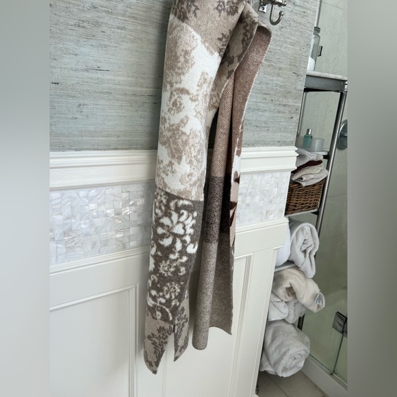 NWT new Anthropologie the Mariel scarf neutral pattern brown beige - Picture 7 of 17